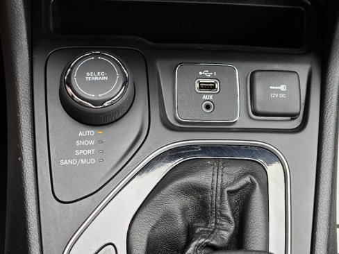 Used 2019 Jeep Cherokee Limited image 20
