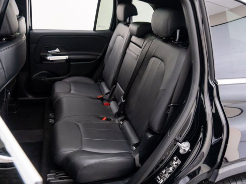 Used 2023 Mercedes-Benz GLB 250 4MATIC w/ Premium Package image 17