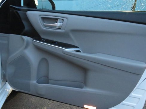 Used 2017 Toyota Camry LE image 36