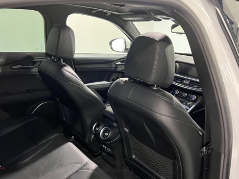 Used 2022 Alfa Romeo Stelvio Ti image 45