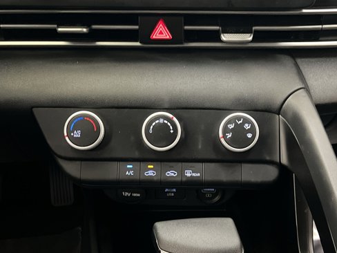 Used 2023 Hyundai Elantra SE image 19