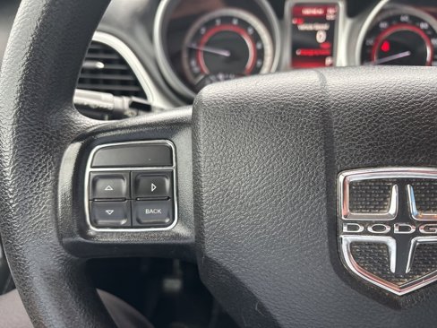 Used 2019 Dodge Journey SE image 18