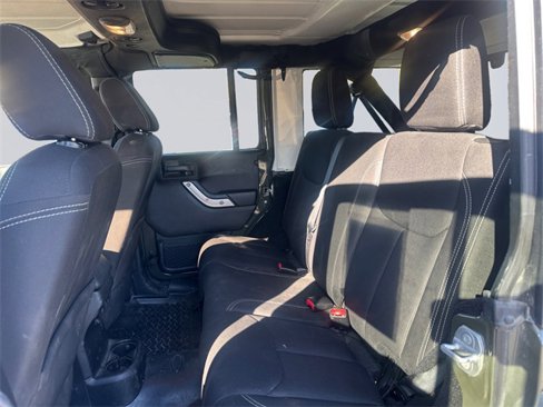 Used 2015 Jeep Wrangler Unlimited Sahara w/ Connectivity Group image 9