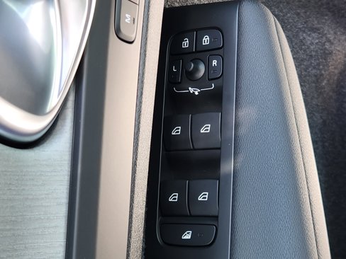 New 2025 Volvo XC40 B5 Core w/ Climate Package image 20