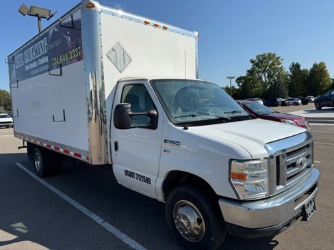 Used 2015 Ford E-350 and Econoline 350 Super Duty w/ Exterior Upgrade Package image 8