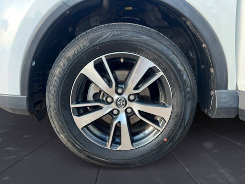 Used 2018 Toyota RAV4 XLE image 14