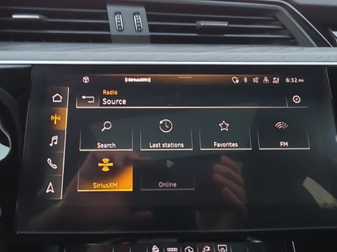 Used 2022 Audi e-tron Premium Plus w/ Premium Plus Package image 67
