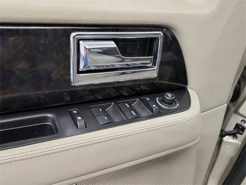 Used 2017 Lincoln Navigator Select image 26