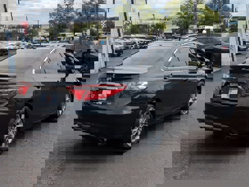 Used 2016 Toyota Camry SE image 7