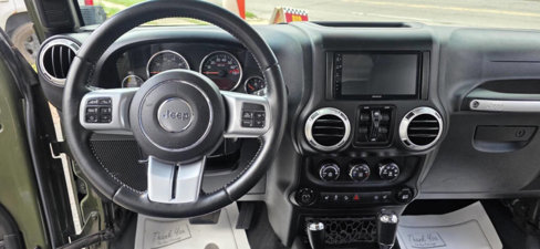 Used 2015 Jeep Wrangler Unlimited Rubicon image 16