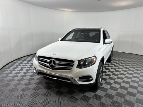 Used 2017 Mercedes-Benz GLC 300 4MATIC image 2