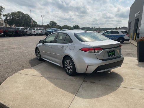 Used 2021 Toyota Corolla LE image 3