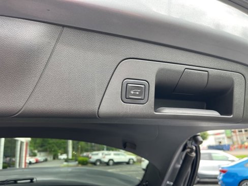 Used 2021 Buick Envision Essence w/ Technology Package I image 12