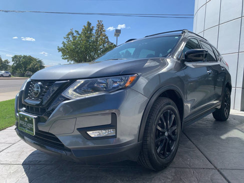 Used 2018 Nissan Rogue SV w/ Premium Package image 3