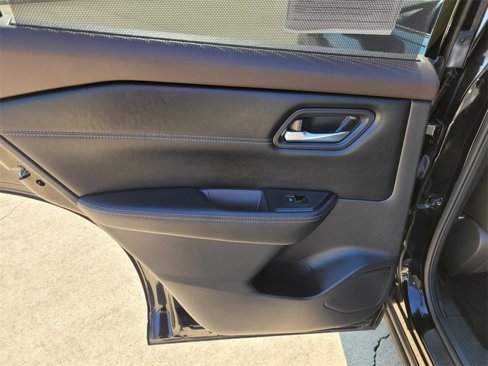 Used 2023 Nissan Rogue SL w/ SL Premium Package image 14