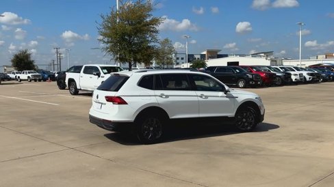 Used 2024 Volkswagen Tiguan SE image 8