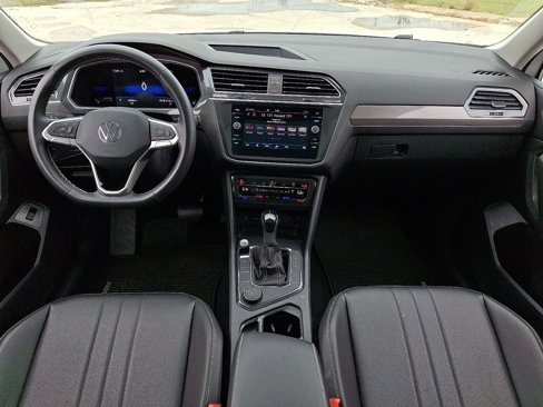 Used 2022 Volkswagen Tiguan SE image 15