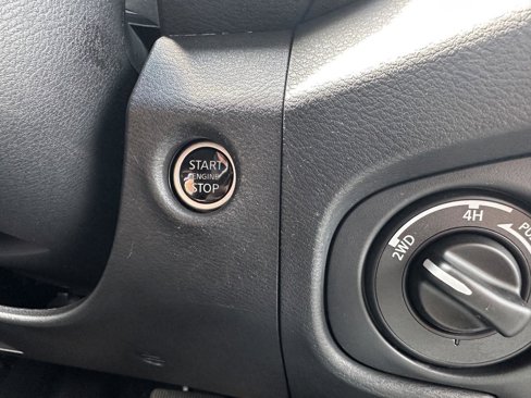 Used 2024 Nissan Frontier SV w/ SV Convenience Package image 36