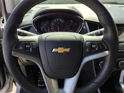Used 2018 Chevrolet Trax LT w/ LT Convenience Package image 18