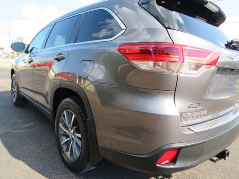 Used 2017 Toyota Highlander XLE image 13