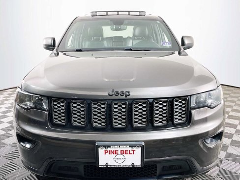 Used 2019 Jeep Grand Cherokee Altitude image 2