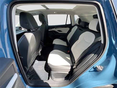 New 2025 Volkswagen Tiguan SE image 24
