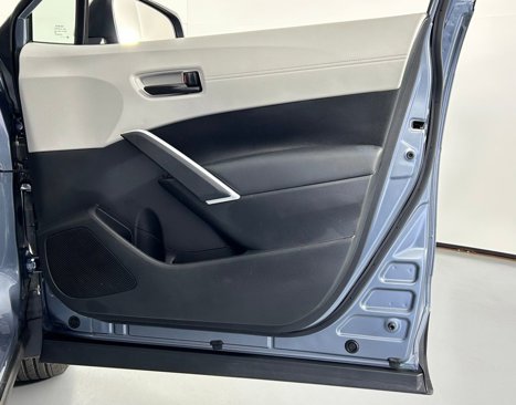 Used 2023 Toyota Corolla Cross L image 9