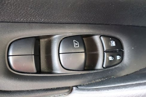 Used 2019 Nissan Rogue Sport S image 12