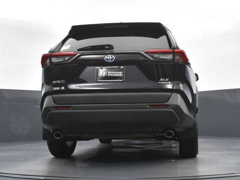 Used 2020 Toyota RAV4 XLE image 24