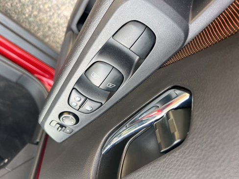 Used 2022 Nissan Kicks SR image 12