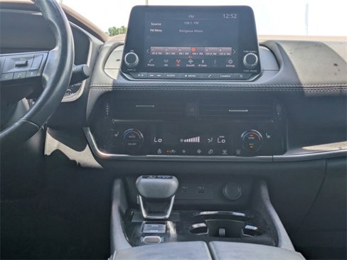 Used 2021 Nissan Rogue SV image 18