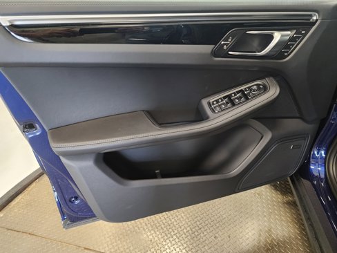 New 2025 Porsche Macan image 15