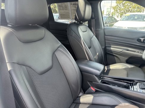 Used 2023 Jeep Compass Altitude w/ Sun and Sound Group image 17