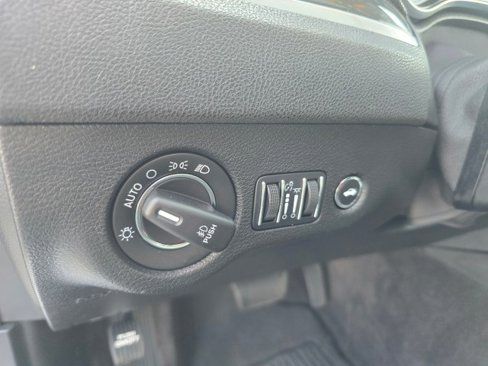Used 2017 Chrysler 300 C w/ Safetytec Plus Group image 27