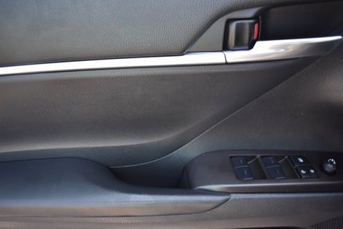 Used 2022 Toyota Camry SE image 10
