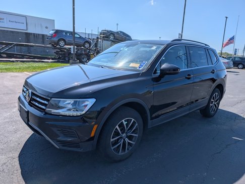 Used 2019 Volkswagen Tiguan SE w/ Panoramic Sunroof Package image 4