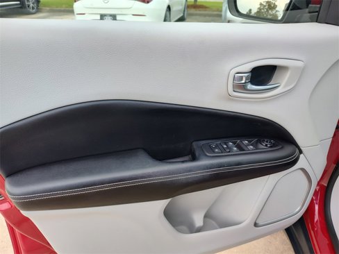 Used 2019 Jeep Compass Latitude image 21