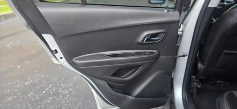 Used 2020 Chevrolet Trax LT w/ LT Convenience Package image 11