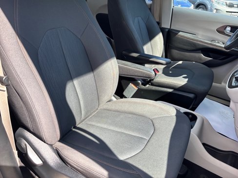 Used 2017 Chrysler Pacifica LX image 19