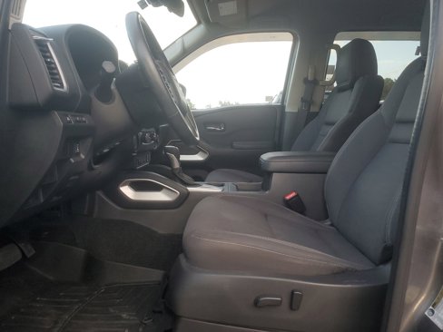 Used 2022 Nissan Frontier SV image 8