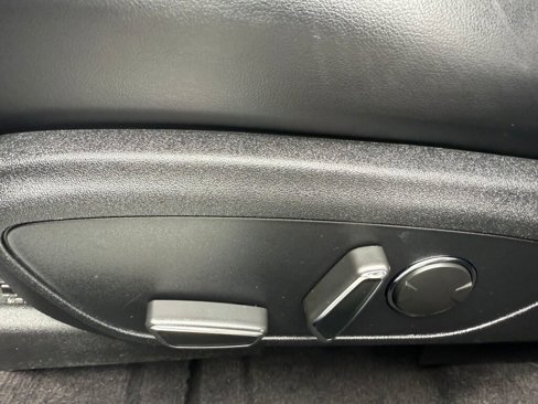 Used 2020 Lincoln MKZ image 10