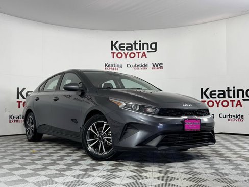 Used 2023 Kia Forte LXS image 2