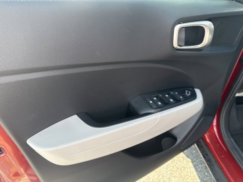 New 2025 Hyundai Venue SEL image 7