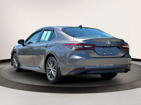 Used 2021 Toyota Camry XLE image 3