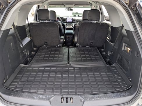 Used 2022 Ford Explorer XLT w/ Equipment Group 202A image 13