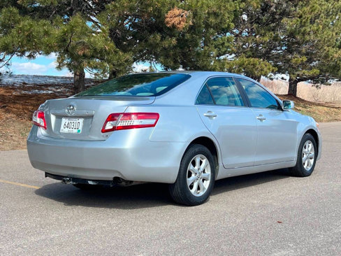 Used 2011 Toyota Camry LE image 3