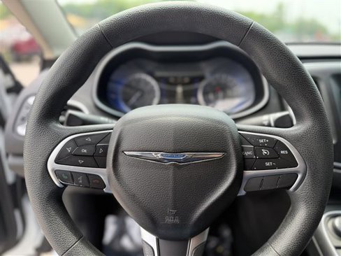 Used 2015 Chrysler 200 Limited image 18