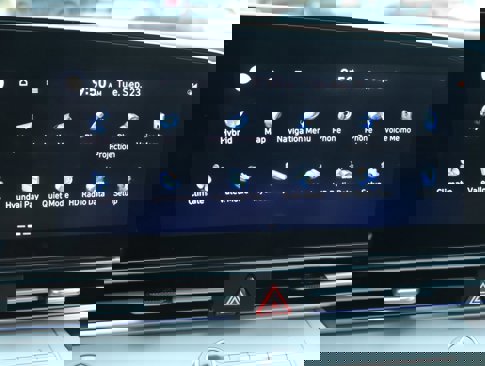 New 2025 Hyundai Elantra Limited image 24