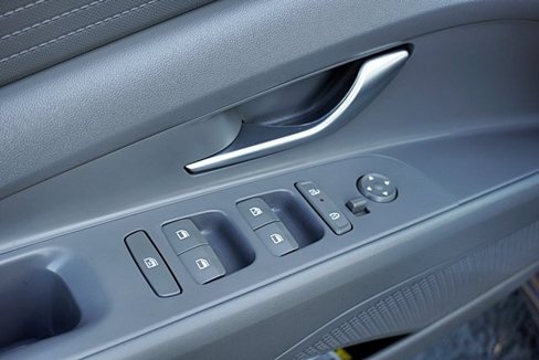 Certified 2024 Hyundai Elantra SEL image 22