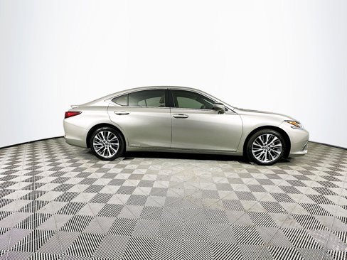 Used 2020 Lexus ES 300h w/ Premium Package image 8